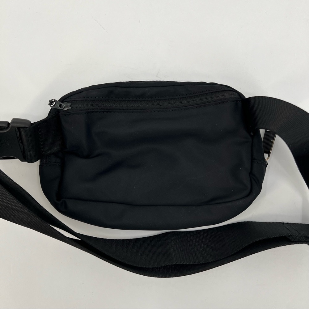 Lululemon RARE OG Everywhere Black Belt Bag Original Version - Picture 3 of 12